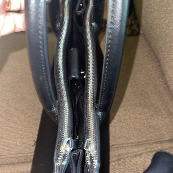 💥REACTION KENNETH COLE SHOULDER PURSE - Picture 5 of 9